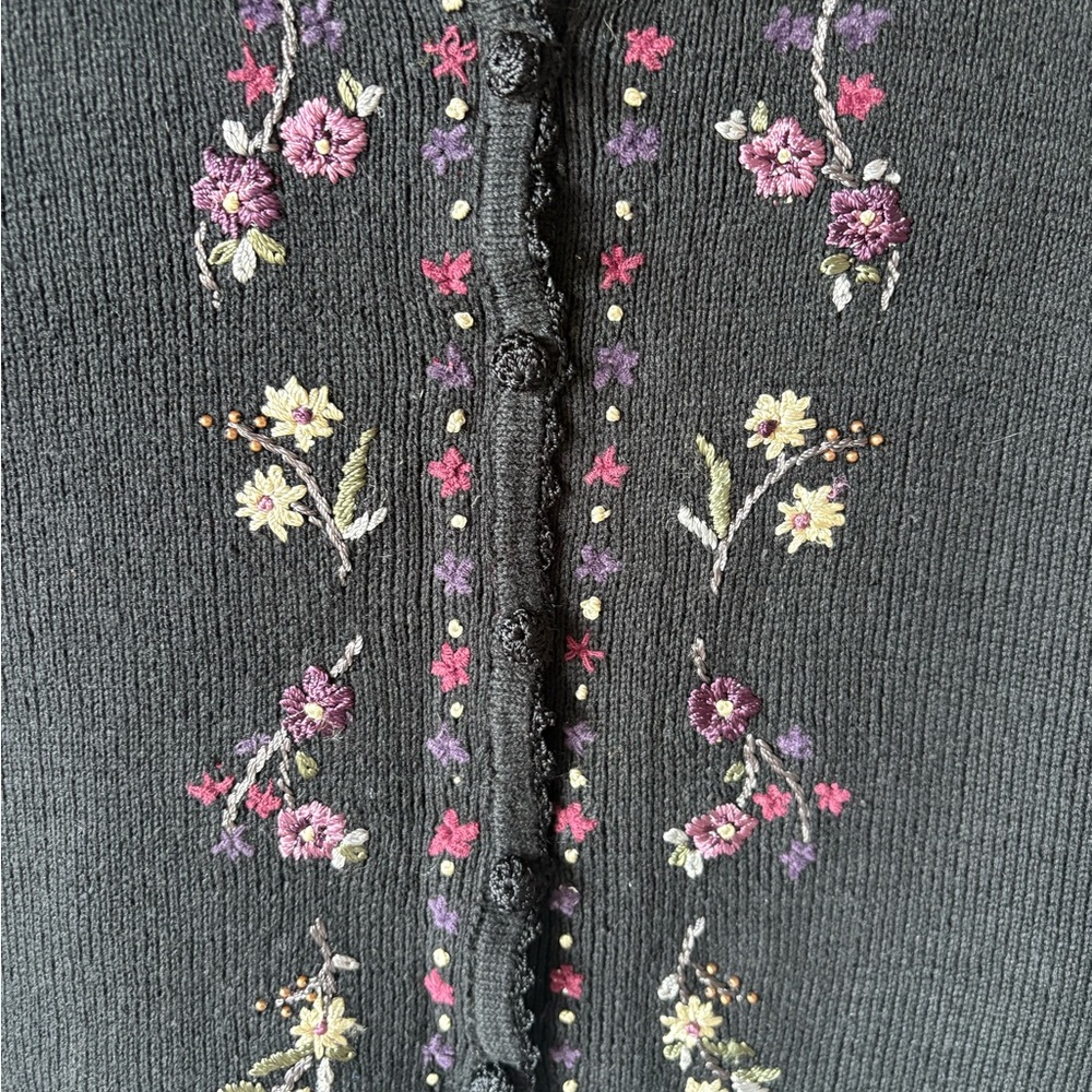 Segue VINTAGE Black Floral Embroidered Women's sweater vest - Picture 4 of 4